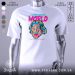 Футболка неон Ейнштейн, біла, зображена на манекені з правого боку, фон світло-сірий, принт з обличчям Ейнштейна з блакитним волоссям та текстом "LET ME PASS INTO YOUR WORLD" яскравих кольорів.