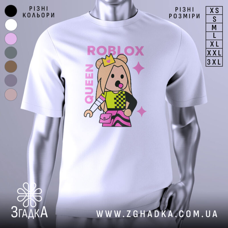 Футболка Roblox королева, біла, зображена на манекені, фон нейтральний, принт з персонажем у короні, кольорові деталі на одязі, текст 'ROBLOX QUEEN' у рожевому кольорі.