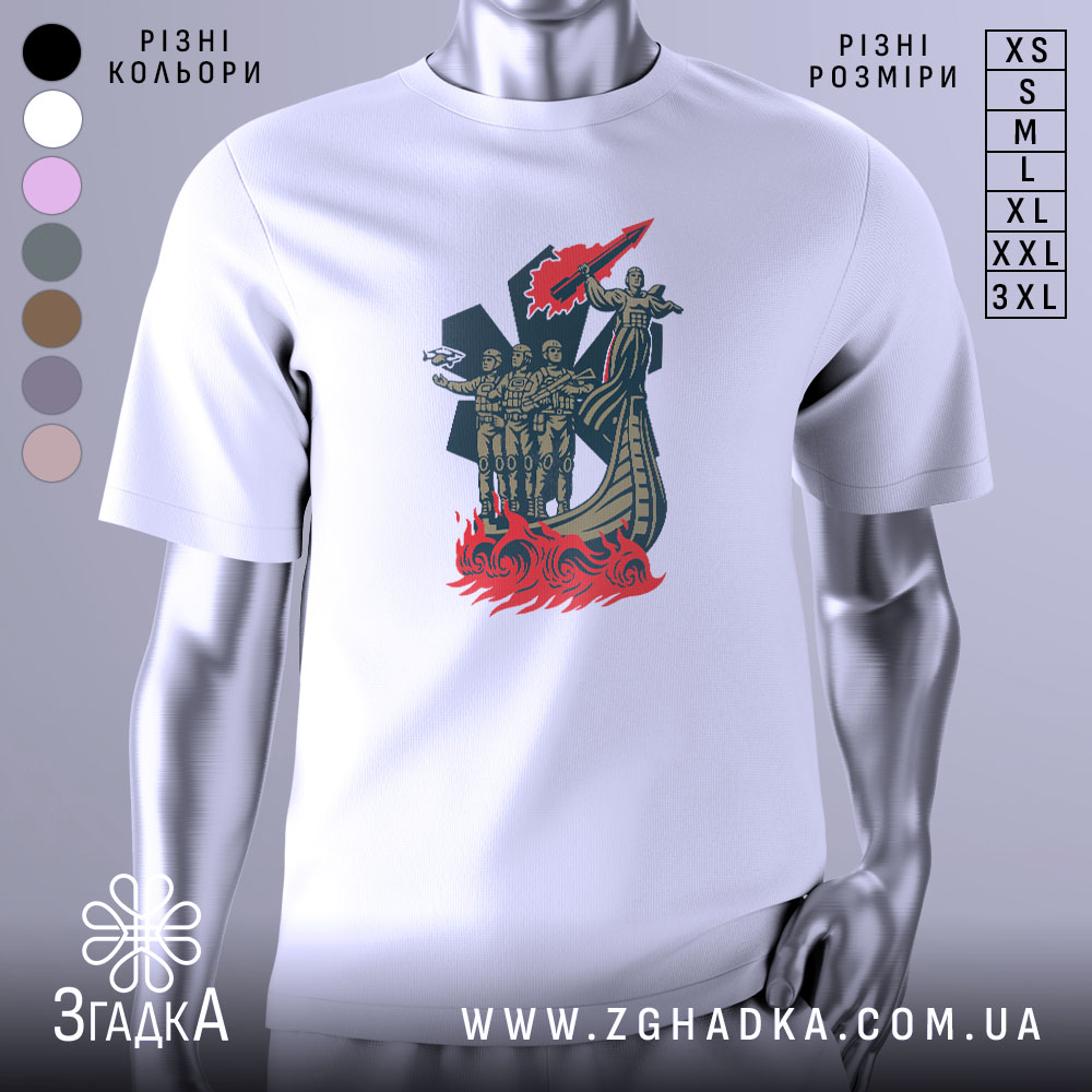 Futbolka Symvol Muzhnosti Koly Mystetstvo Hovoryt 1 Футболка символ мужності. Білий колір, зображена на манекені з правого боку, фон світло-сірий, принт зображає фігуру жінки та чотирьох чоловіків на човні, оточених червоними хвилями.