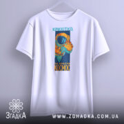 Футболка ти просто космос, біла, зображена на вішалці, фон світло-сірий, принт з космонавтом у оранжевому скафандрі, текст розташований під малюнком.
