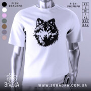 Футболка вовчий погляд, біла, зображена з фронтального ракурсу, на фоні світло-сірого кольору, принт з чорним зображенням голови вовка з деталізацією шерсті.