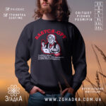 Світшот бабуся gpt подарунок — світшот на манекені, вид спереду з чітким принтом.