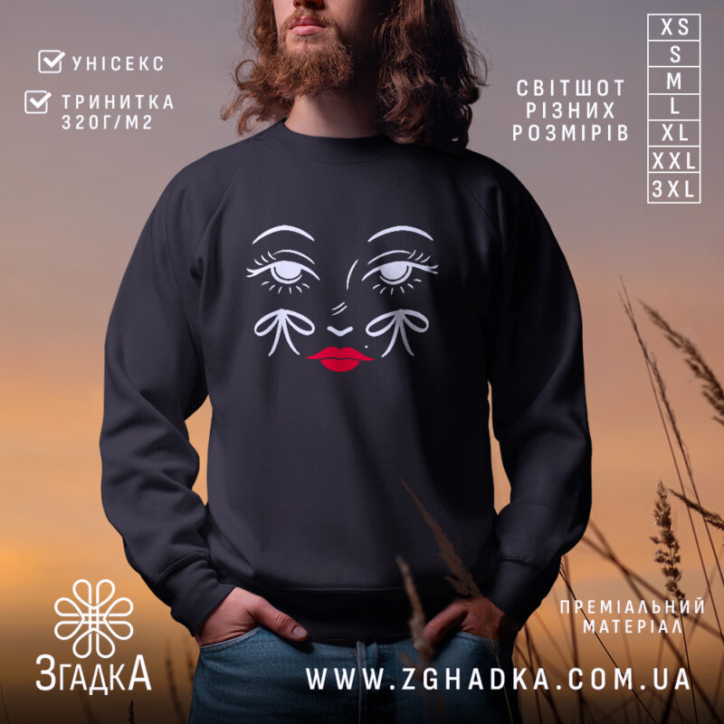 Світшот жіноче обличчя, чорного кольору, з ракурсу спереду, на фоні природного пейзажу, принт з обличчям з білими деталями та червоними губами, кругла горловина, манжети з трикотажної резинки, фактура м'яка і приємна на дотик.
