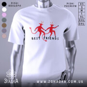 Футболка бесті друзі демони, біла, зображена на манекені, фон світло-сірий, принт з двома червоними демонами, які тримаються за руки, текст 'BEST FRIENDS' під ними.