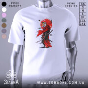 Футболка Тигр самурай воїн, біла, зображена на манекені, фон світло-сірий, принт з тигром у червоному плащі з мечем, червона лінія навколо голови тигра.