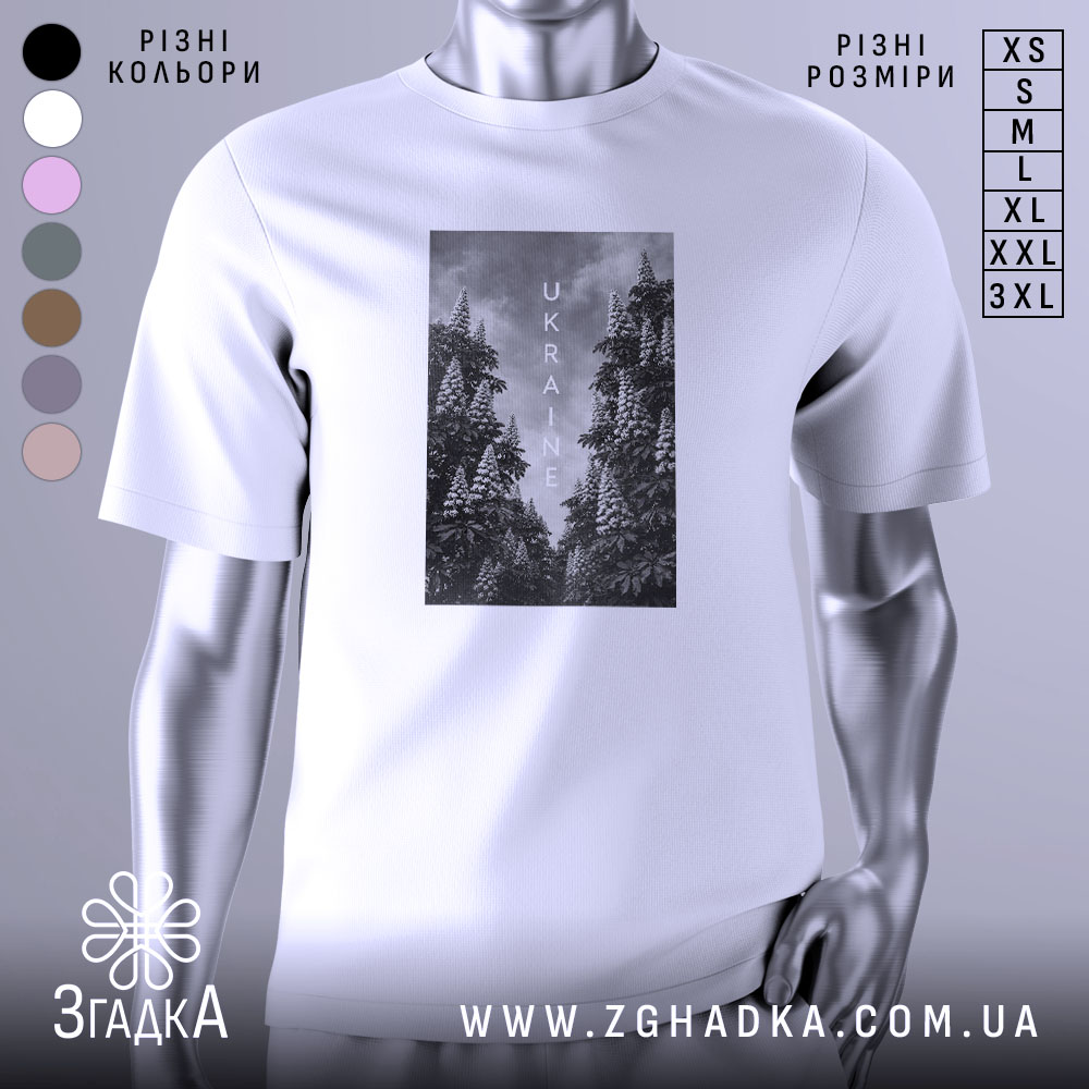 Футболка Ukraine білого кольору, зображена з фронтального ракурсу на манекені, фон світло-сірий, принт з чорнобілими зображеннями дерев з написом 'UKRAINE' по центру.