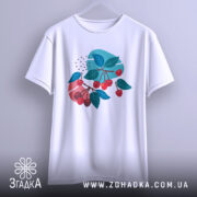 Футболка вишневі гілки, біла, підвішена на вішалці, фон світло-сірий, принт з червоними вишнями та зеленим листям на кольорових фонах.