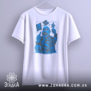 Футболка жорсткий хорор стиль — футболка на вішаку, загальний вигляд виробу у студії.