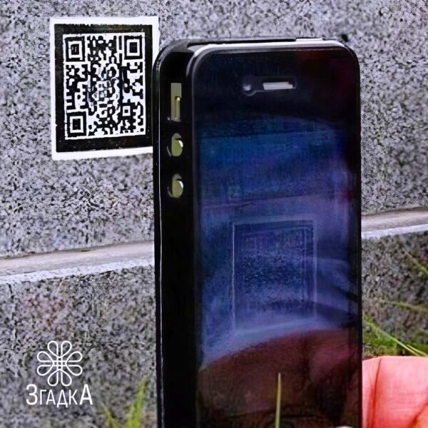 Що таке QR-код на памʼятнику — ілюстрація до статті «Що таке QR-код на памʼятнику: новий погляд на меморіали»