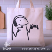 Шопер геймерський персонаж подарунок — шопер на вішаку, загальний вигляд виробу у студії.