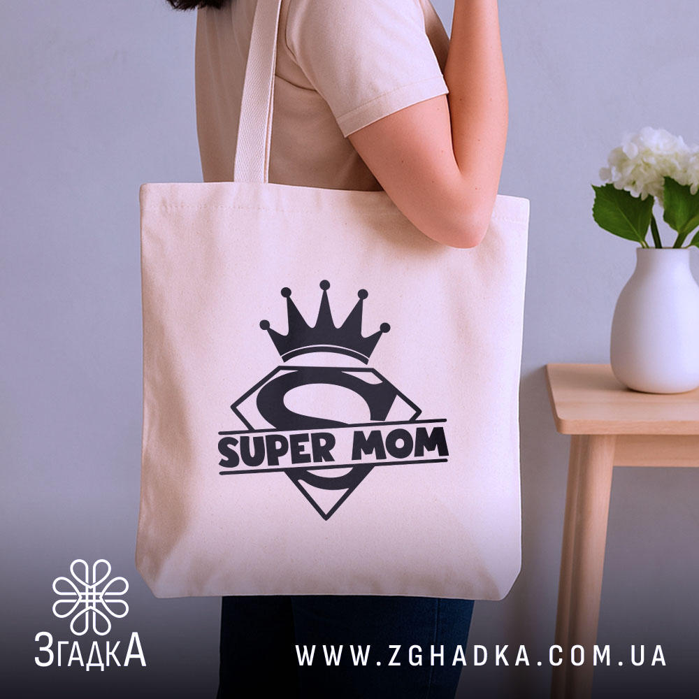 Шопер супер мама — шопер, крупний план принта на нейтральному фоні.