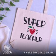 Шопер супер вчитель — кілька складених шоперів, композиція на столі.