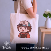 Шопер для фанатів Дастіна — шопер на вішаку, загальний вигляд виробу у студії.