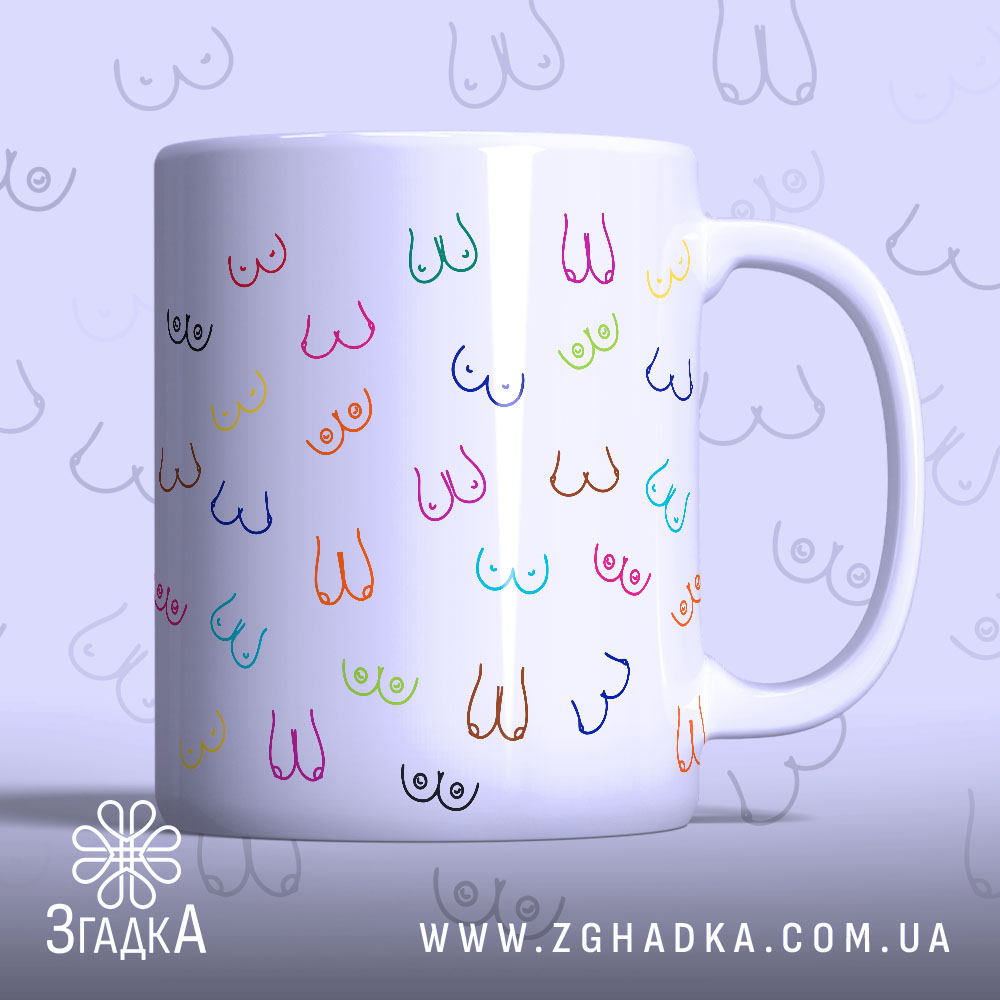 Чашка з кольоровими грудьми, біла з яскравими малюнками грудей різних кольорів, зображення розташоване по всій поверхні, ручка з класичним дизайном, край гладкий, матова поверхня.