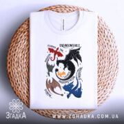 Футболка з драконячою тематикою — деталі тканини та країв принта крупним планом.