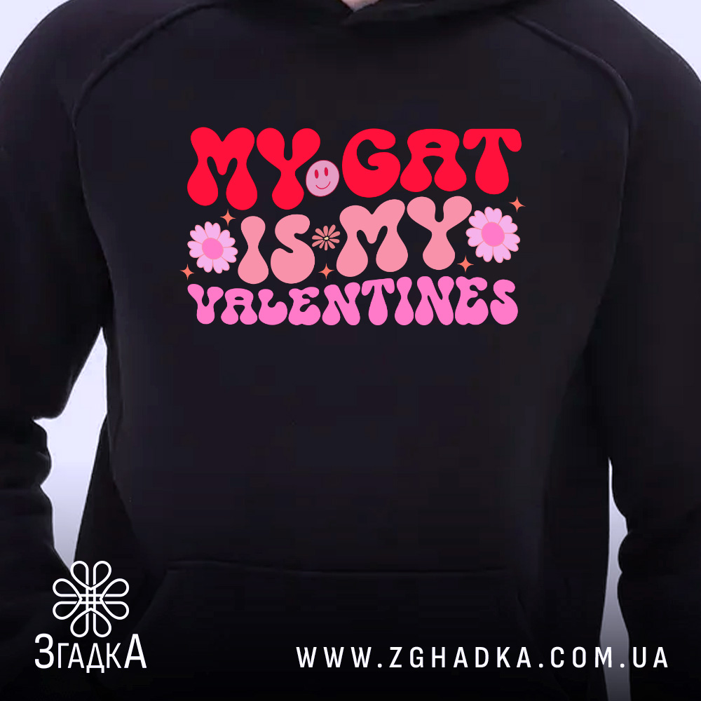 Худі для любителів котиків. Темно-синій колір, ракурс спереду, фон світлий. Принт з написом 'MY CAT IS MY VALENTINES' у рожевих тонах, капюшон видимий, без кишені на передньому плані, манжети класичні.