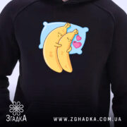 Худі подарунок закоханій парі — худі, крупний план принта на нейтральному фоні.