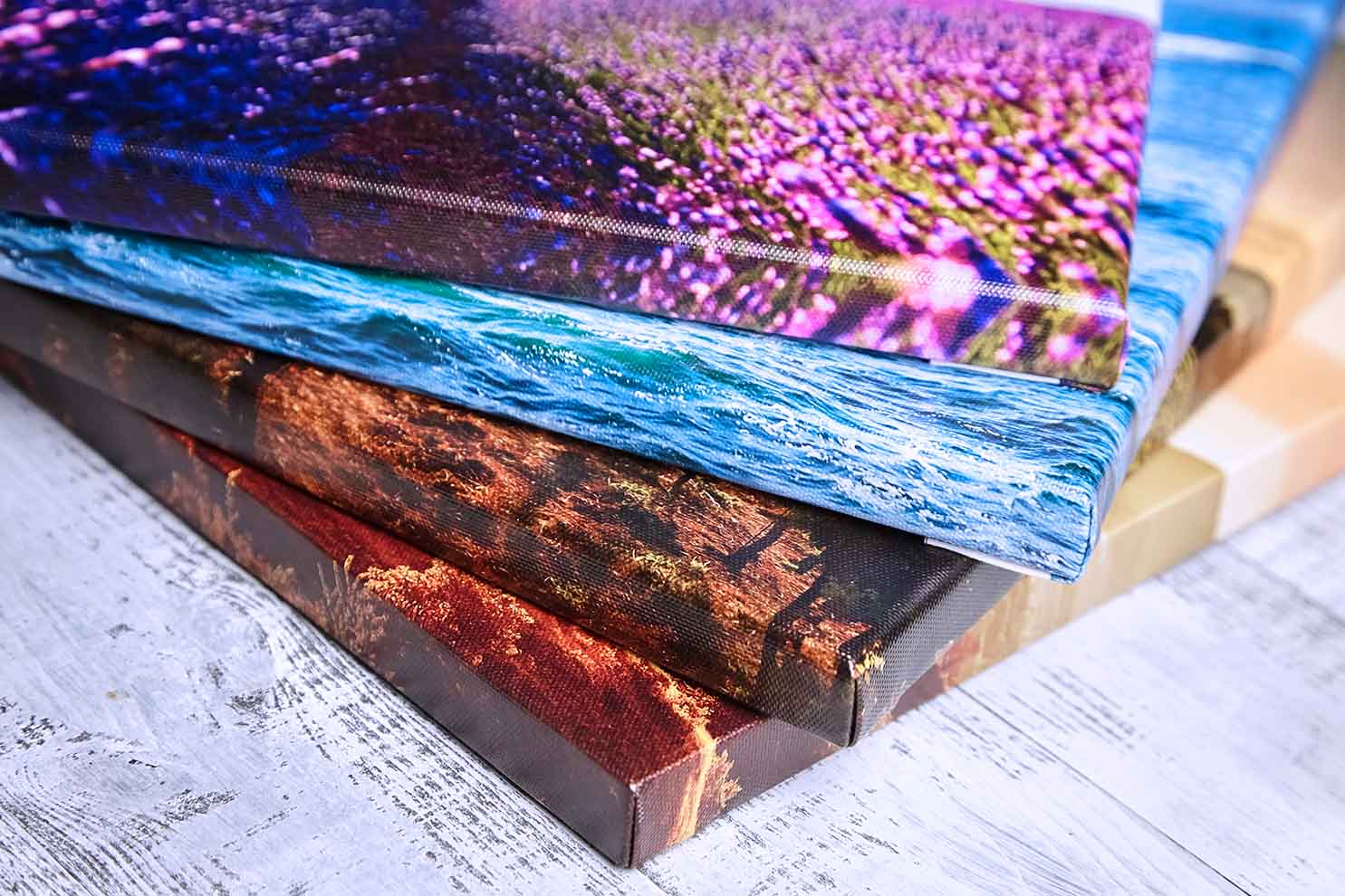 Друк фото на холсті від Згадки — ілюстрація до статті «Друк фото на холсті від Згадки: яскраві миті на стіні вашого дому»