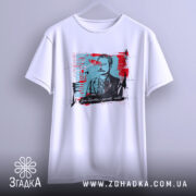 Футболка Іван Франко — футболка на вішаку, загальний вигляд виробу у студії.