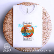 Футболка Житомир арт місто, біла, на плетеній основі, фон світлий, принт з оранжевим колом, синім текстом та зображенням мосту.