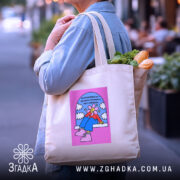 Шопер для книгозалежних — деталі тканини, ручок і швів крупним планом.