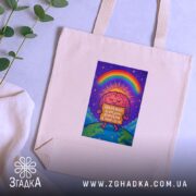 Шопер для любителів читати — кілька складених шоперів, композиція на столі.