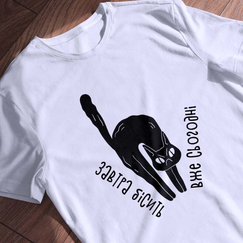 Жіноча оверсайз футболка — ілюстрація до статті «Жіноча оверсайз футболка: чому Згадка — ваш ідеальний вибір»