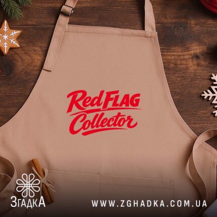 Фартух Red Flag Collector на дерев'яному фоні, бежевий колір, з принтом, Згадка.
