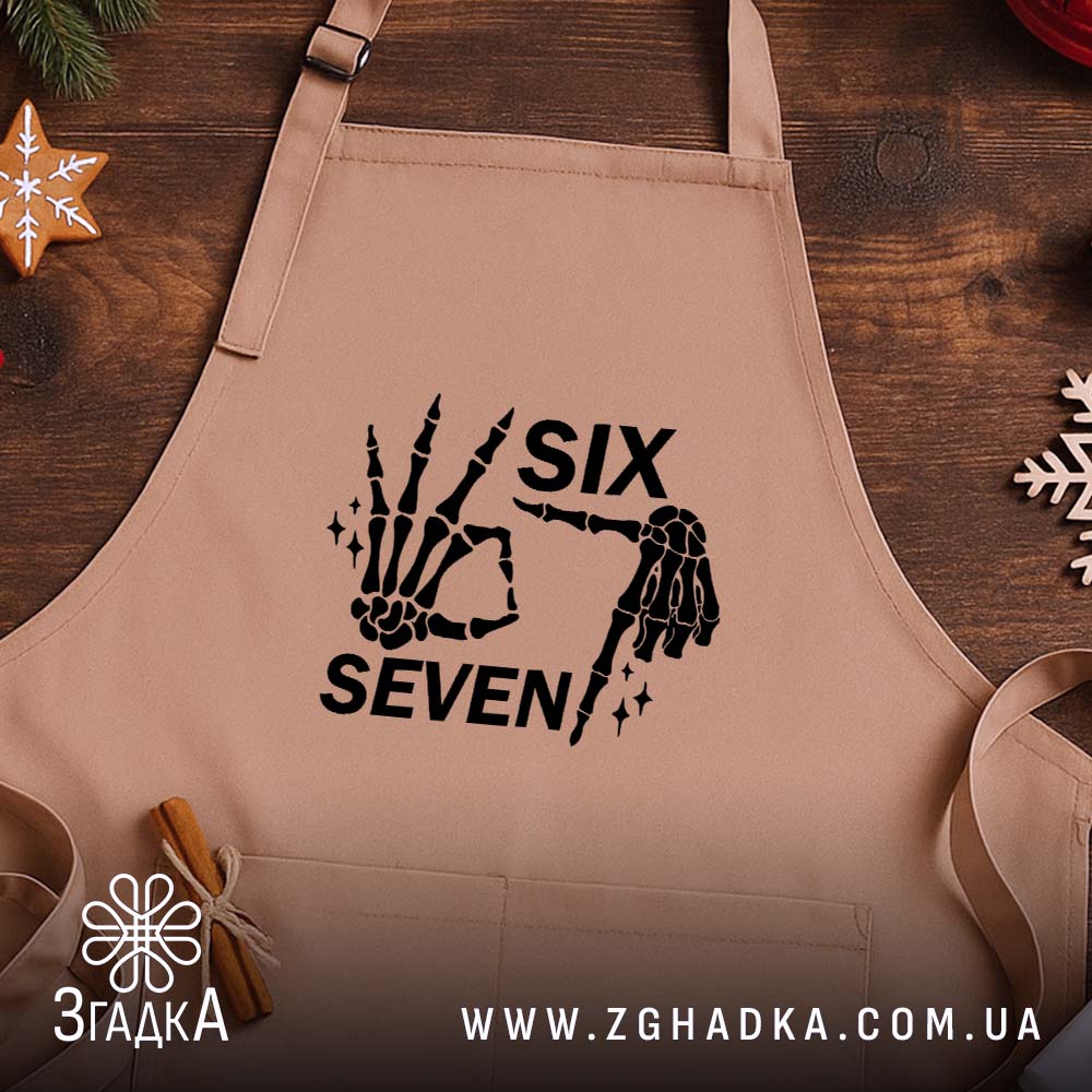 Фартух six seven мем дизайн, бежевий фон, принт на дерев'яній поверхні, бренд.