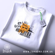 Футболка королева випускного для випускниці, біла, на столі, принт з короною, бренд.