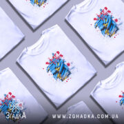 Футболка важкі часи незламний дух, біла, кілька складених, принт з олівцями, бренд.