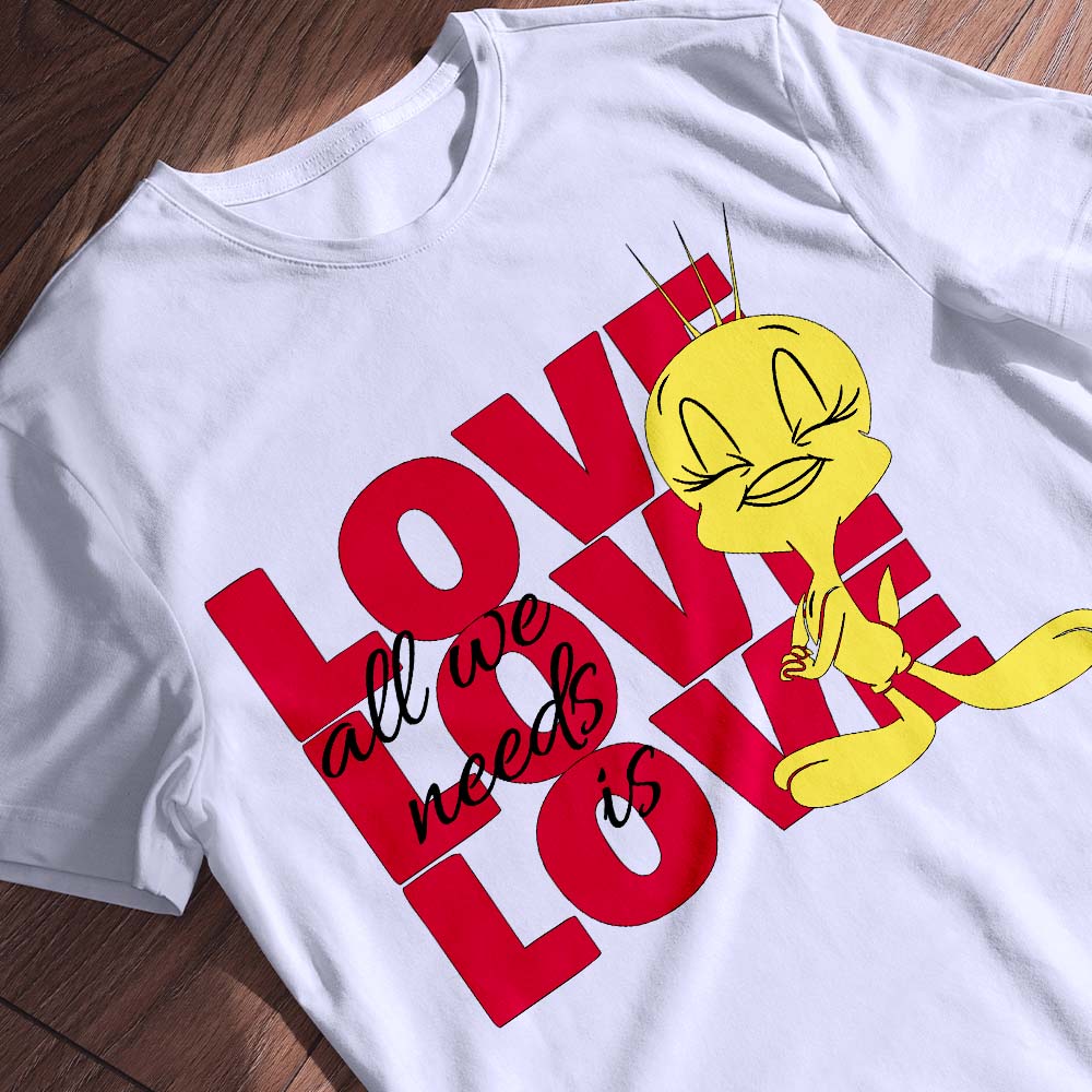 Футболка з друком — ілюстрація до статті «Футболка з друком: стильний вибір від Згадки для кожного»