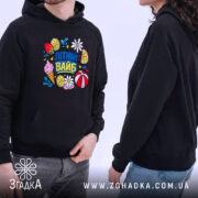 Худі літній вайб для сонячних днів, чоловік і жінка в чорних худі,.