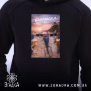 Худі подарунок для Близнюків, чорний колір, близький ракурс, принт з котами, бренд.