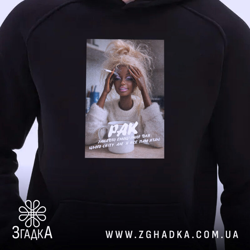 Худі подарунок для Рака, детальний вигляд принта, чорний фон, бренд Згадка.
