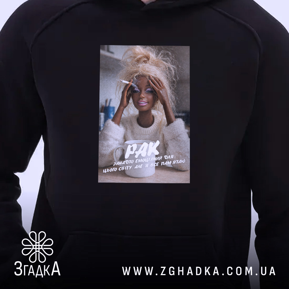 Худі подарунок для Рака, детальний вигляд принта, чорний фон, бренд Згадка.
