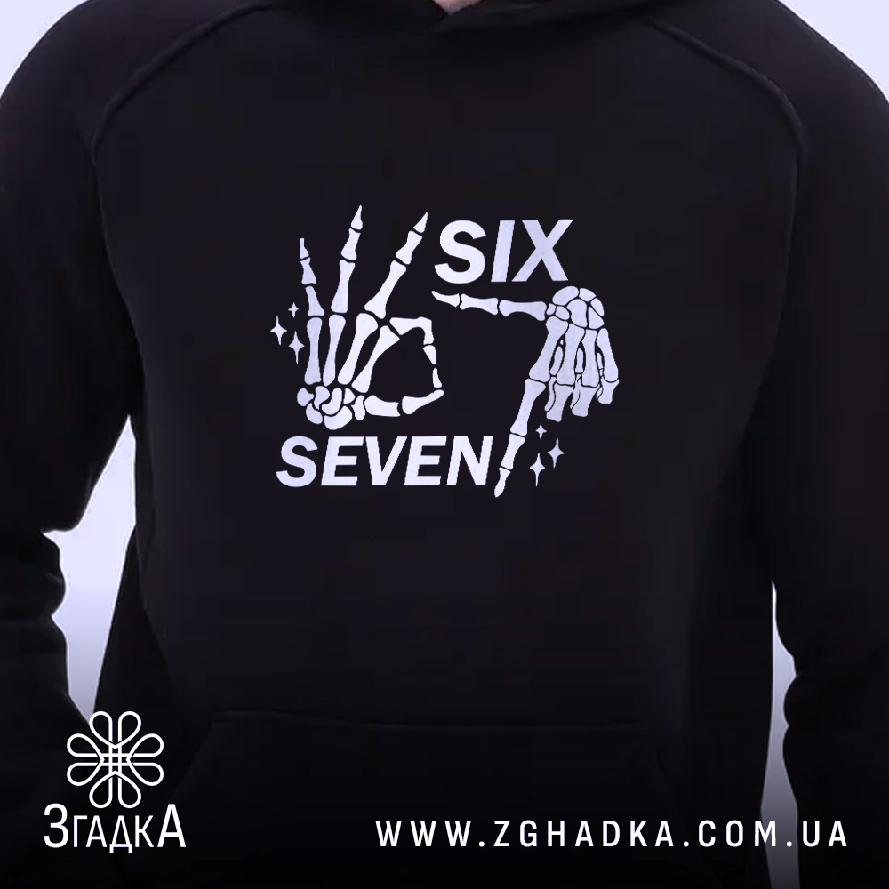 Худі six seven мем дизайн, близький план принта, чорний фон, Згадка.