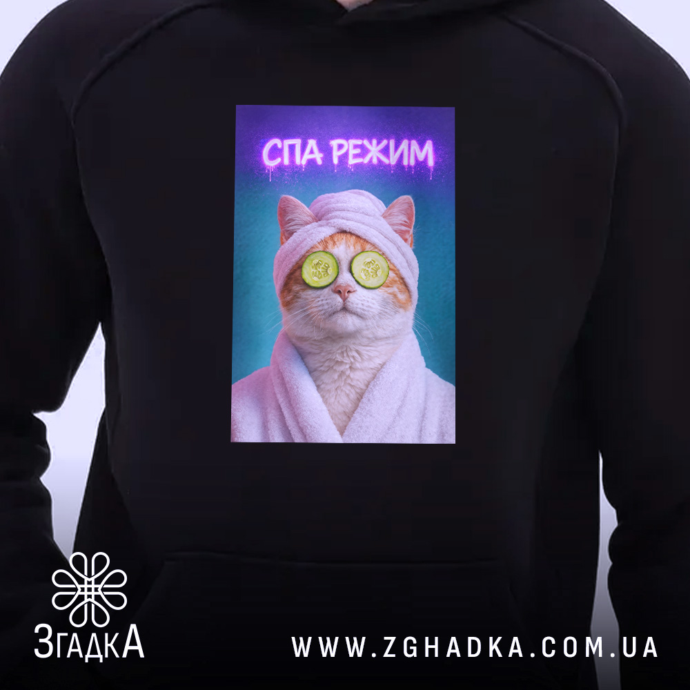 Худі СПА режим кіт релакс стиль, близький план, чорний колір, принт з.