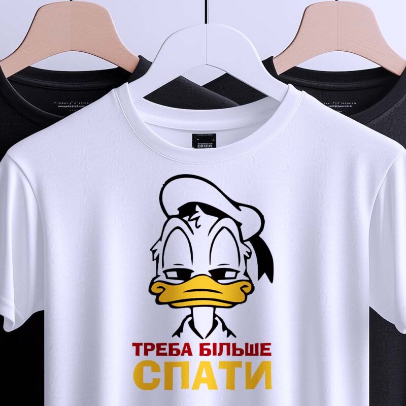 Персональний логотип на футболці — ілюстрація до статті «Персональний логотип на футболці: унікальні рішення від Згадки»