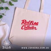 Шопер Red Flag Collector бежевий, з рослинами, на столі, з червоним принтом,.