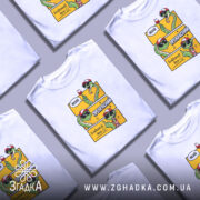 Футболка який прекрасний блядський день, складена, з принтом, на фоні, бренд Згадка.