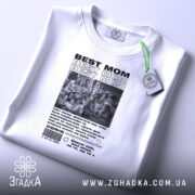 Футболка колаж фото для мами, складена на фоні, бренд Згадка.