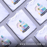 Футболка море в голові, кілька штук, різні ракурси, яскравий принт, бренд Згадка.