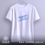 Футболка психіатр печатка, підвішена, простий фон, бренд Згадка.