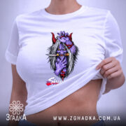 Футболка шінігамі японський демон, біла, на моделі, демон на грудях, Згадка.