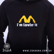 Худі I’m lovin’ it з жовтим принтом на чорному фоні, бренд Згадка.