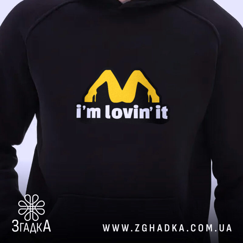 Худі I’m lovin’ it з жовтим принтом на чорному фоні, бренд Згадка.
