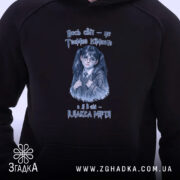 Худі Світ, як таємна кімната, близький план принта, чорний фон, Згадка.