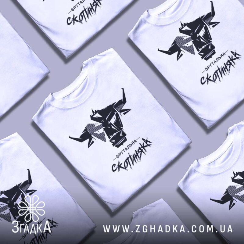 Футболки для будівельних компаній — ілюстрація до статті «Надійність та бренд: робочі футболки з логотипом від Згадки»