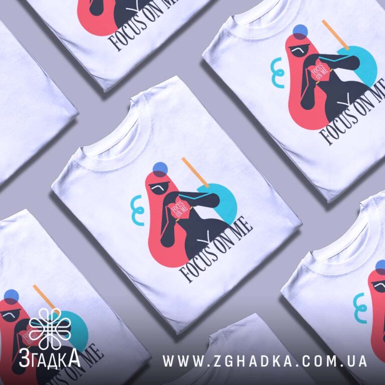 Футболки для любителів знімати Reels та TikTok — ілюстрація до статті «У кадрі на всі 100%: футболки для творців відеоконтент